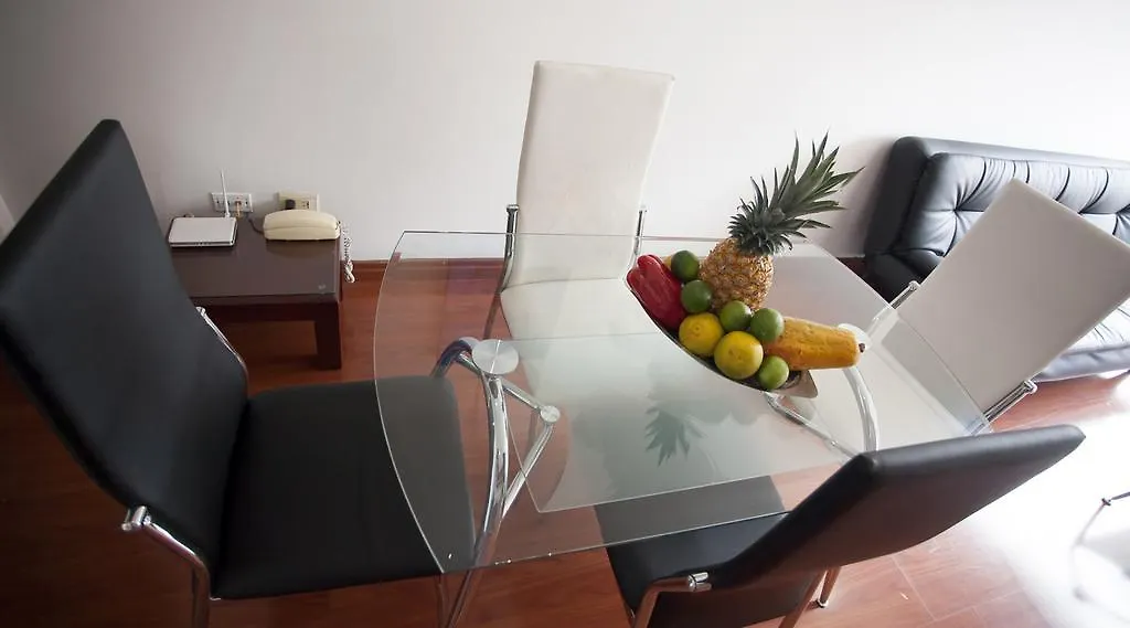 Cora 96 Street Apartments ボゴタ